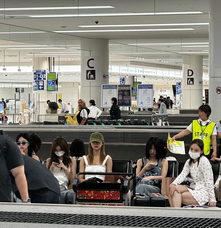 Khi đi hết mình khi về thấy... buồn. 