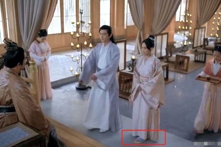 Thử tài nhặt sạn trong phim cổ trang (P11)- Ảnh 2.