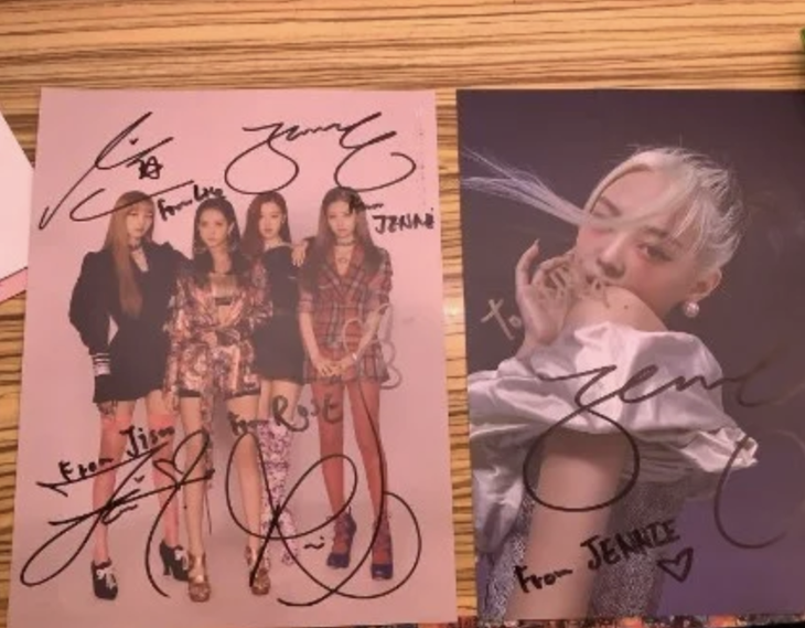 Những món sưu tầm có chữ ký của các thành viên&nbsp;  BlackPink  đã được dọn vào thùng rác vì chứng OCD. 