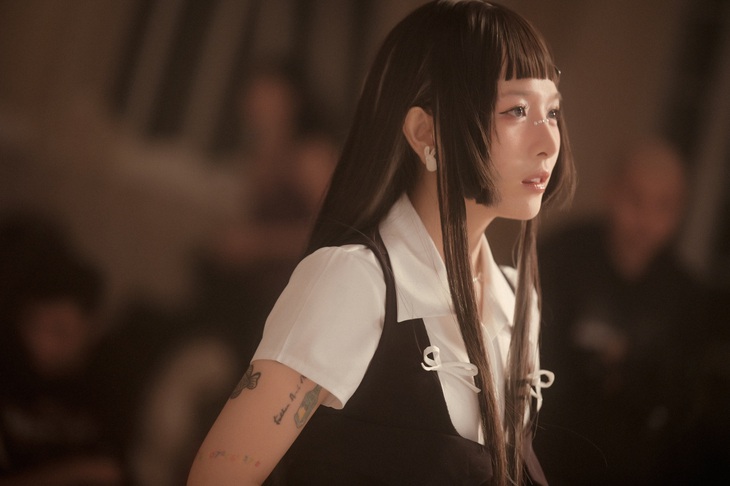 Quá trễ để xin lỗi là thông điệp Lena muốn nhắn nhủ chính mình, khích lệ tiến về phía trước