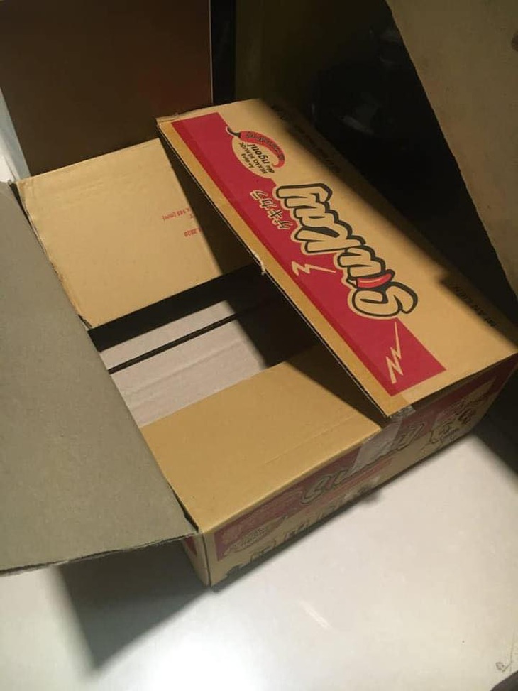 Một thùng mì có 30 gói nhưng tháng này có 31 ngày.