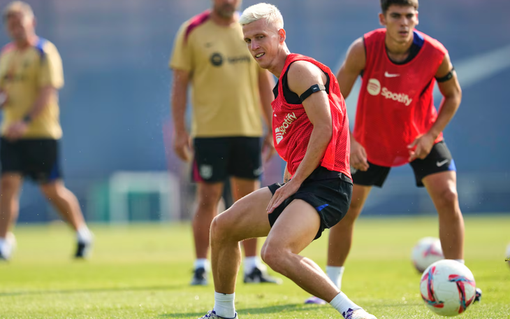 Barca dở khóc dở cười cùng ngôi sao 1.500 tỷ đồng Dani Olmo - Ảnh 2.