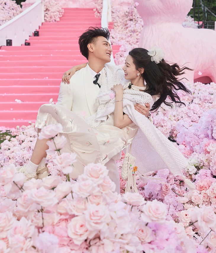 Anh Đào ‘Gặp em ngày nắng’ lên xe hoa nam diễn viên cao 1m84 - Ảnh 4.