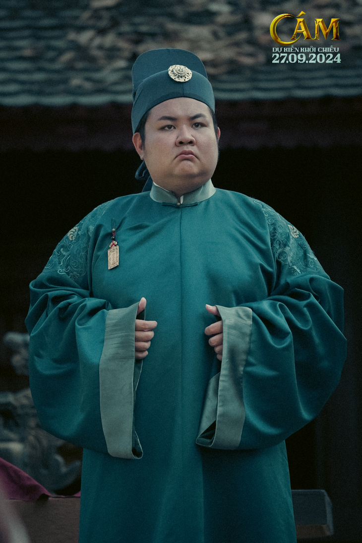 Còn Phước Lộc thủ vai thái giám, người kế cận và thân thiết với thái tử.