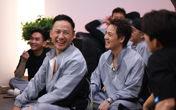 Phim 'Đi giữa trời rực rỡ': Pu và Chải có cảnh tình cảm đầu tiên - Ảnh 6.