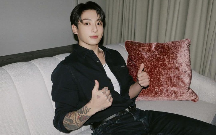 20 triệu người xem Jungkook livestream, mở mini concert tại nhà - Ảnh 4.