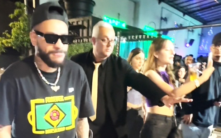 Thực hư chuyện Neymar bị CĐV đánh cắp chiếc nhẫn 15 triệu euro - Ảnh 4.