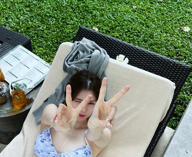 'Bỏng mắt' với loạt ảnh bikini của Han So Hee - Ảnh 3.