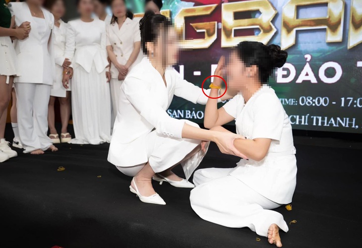 Cười xỉu kiểu đào tạo 'bắn chun vào cổ tay' - Ảnh 1.