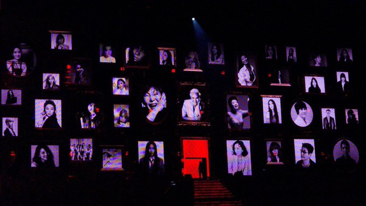 IU tri ân BLACKPINK, NewJeans và nhiều nghệ sĩ nữ trong concert - Ảnh 2.