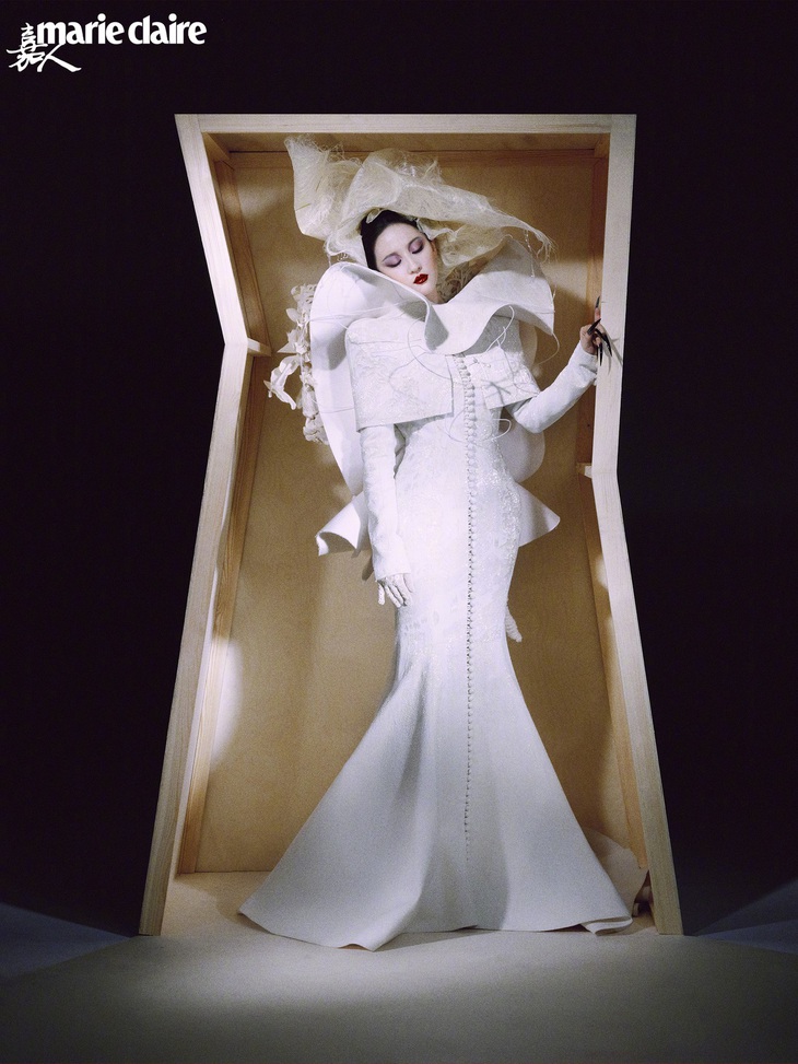 Lưu Diệc Phi biến hoá ‘đỉnh nóc, kịch trần’ trong bộ ảnh mới - Ảnh 6.