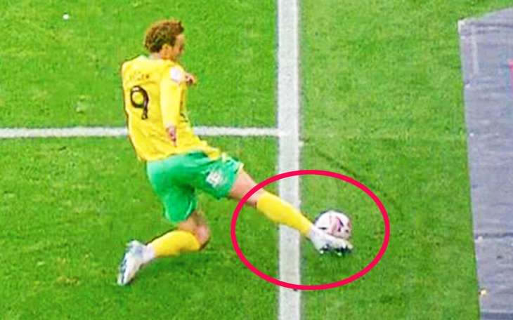 Đình chỉ trọng tài ở Champions League vì bị tố dọa giết cầu thủ - Ảnh 4.