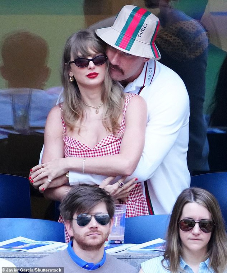 Taylor Swift và bạn trai 'tình bể bình' đập tan tin đồn - Ảnh 4.