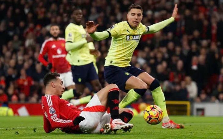 Man Utd khoác áo từ thiện, đá vì cộng đồng - Ảnh 5.