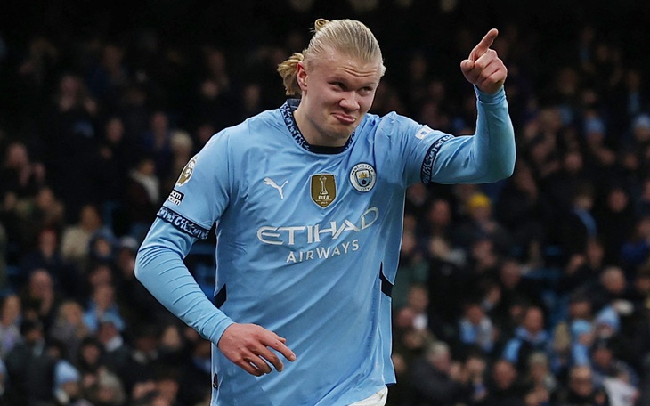 Man Utd và Man City dính nghi án cầu thủ 'cải lão hoàn đồng' - Ảnh 4.