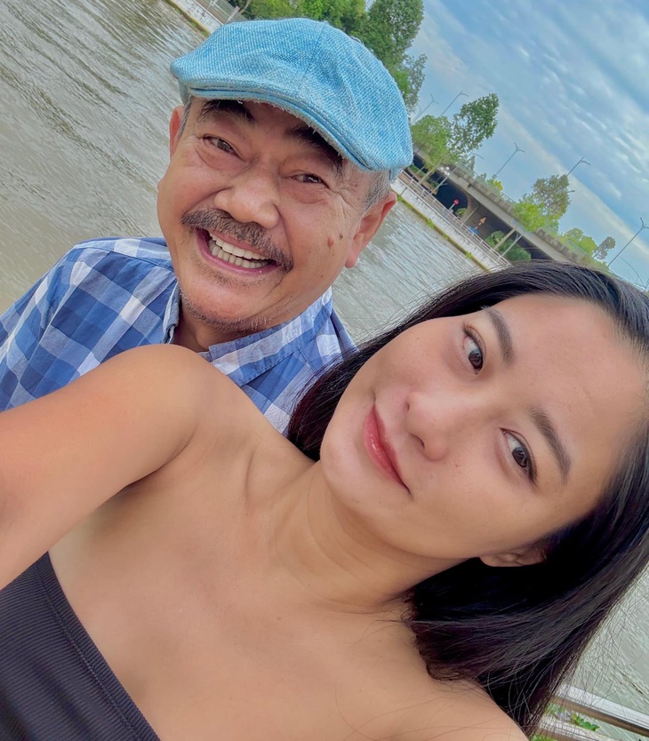 NSND Việt Anh đang hẹn hò bạn gái 9X? - Ảnh 1.