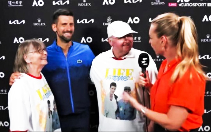 Cõi mạng bùng nổ khi Djokovic ra sân với mắt 'hờn cả thế gian' - Ảnh 5.