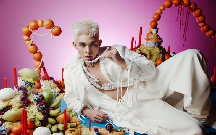 Cười xỉu với màn bắt trend Jennie Blackpink của MC thời tiết Mỹ - Ảnh 4.