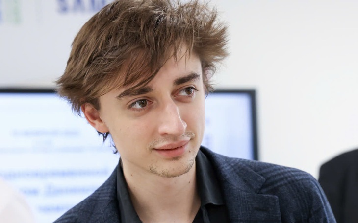 Người bí ẩn chi khủng mua quần jean từng khiến Carlsen bị 'đuổi về' - Ảnh 2.