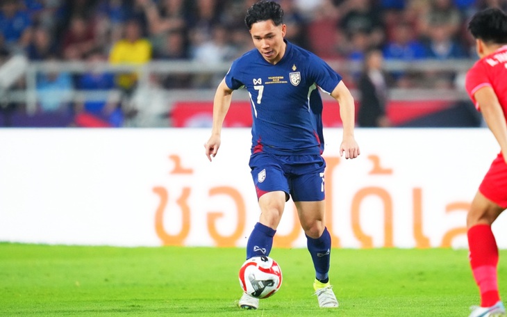 Báo Thái 'đau lòng' vì Supachok bị 'khen cho nó... chết' - Ảnh 4.