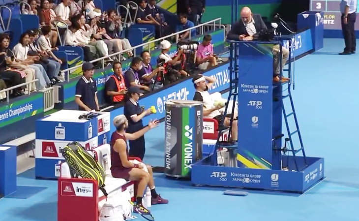 Carlos Alcaraz chỉ trích trọng tài ‘chưa từng chơi quần vợt trong đời’ - Ảnh 1.