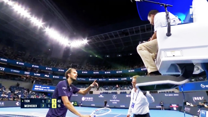 Medvedev tố trọng tài ‘đe dọa’ mình trước khi bỏ cuộc ở China Open - Ảnh 1.