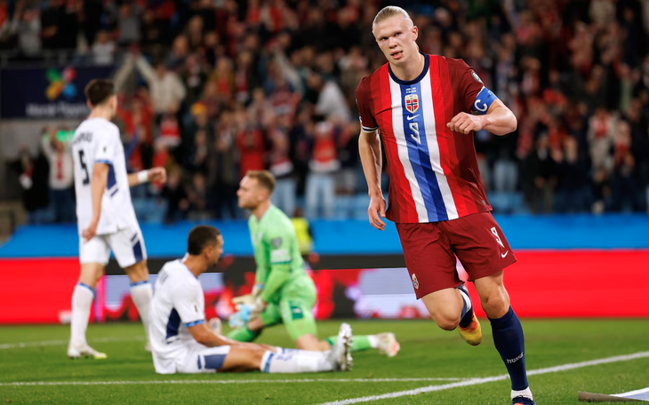 ‘Nữ thần bóng chuyền’ Kayla Simmons khiến fan khó chịu vì quá nóng bỏng - Ảnh 4.