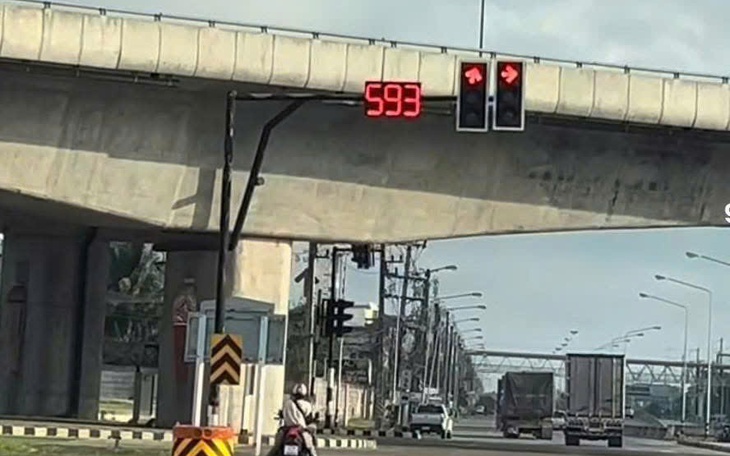 Hình ảnh Ngân 98 trước phẫu thuật thẩm mỹ được chia sẻ rần rần - Ảnh 4.