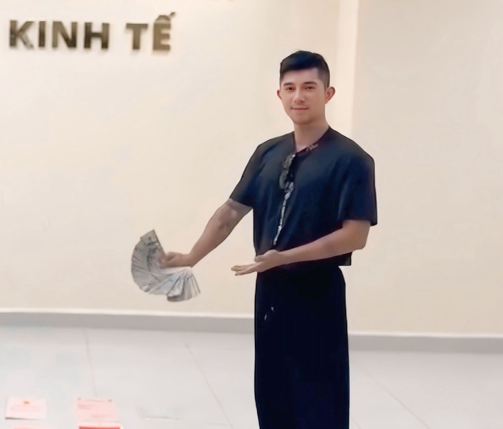 Chuyên gia lý giải nụ cười khó hiểu của Lương Bằng Quang   - Ảnh 1.