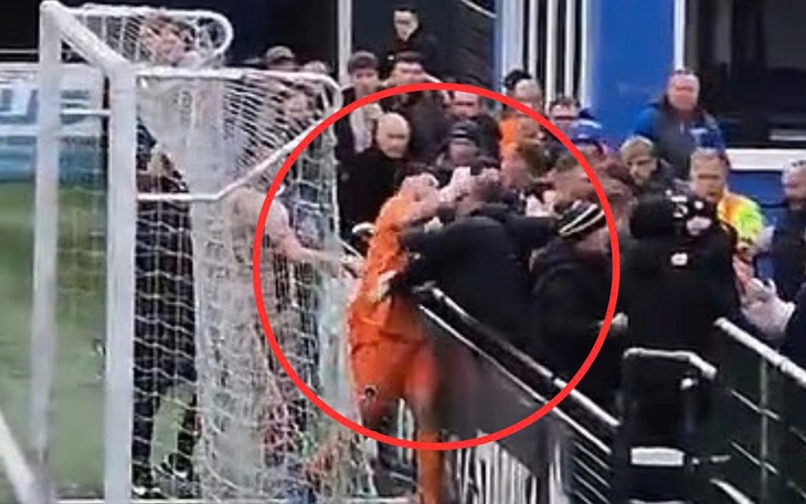 Liverpool không được hưởng phạt đền gây tranh cãi ở trận thua Man Utd - Ảnh 4.