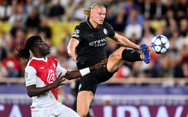 Erling Haaland hai lần đá hỏng 2 phạt đền vẫn có hat-trick - Ảnh 2.