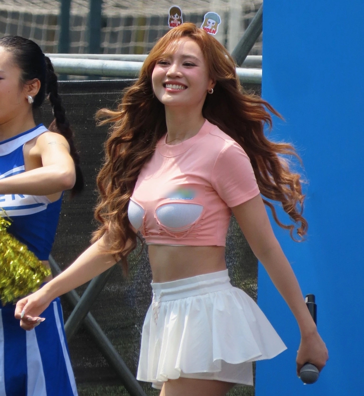 Ninh Dương Lan Ngọc diện crop top kỳ lạ gây bàn tán  - Ảnh 1.