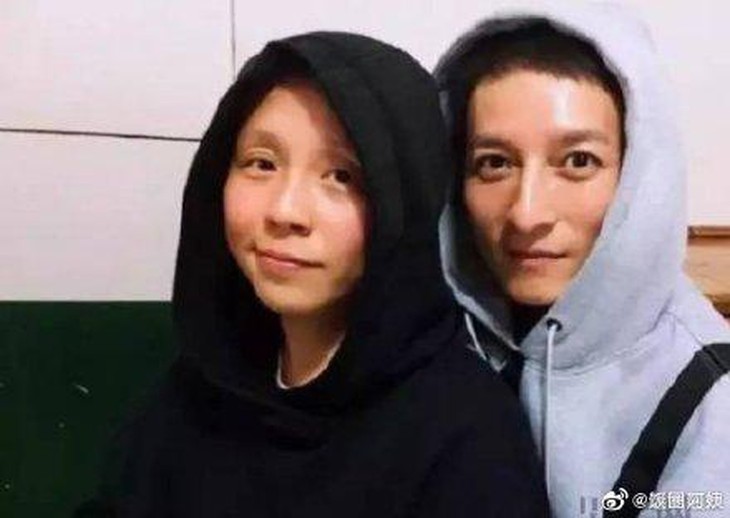 Bạn bè sợ hãi vì MC Lý Duy Gia mắc chứng sạch sẽ cực đoan - Ảnh 1.