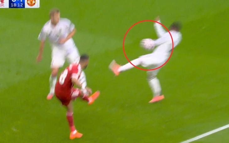 Fan ngỡ Bellingham hóa Superman ở buổi tập của Real Madrid - Ảnh 4.