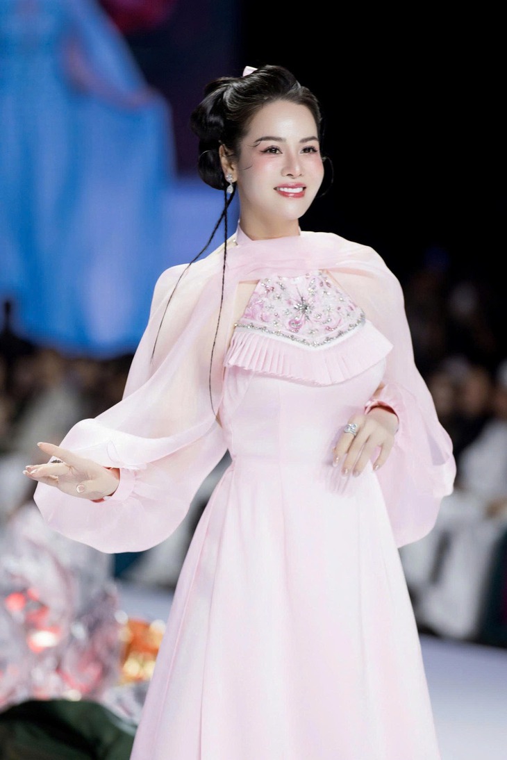 Nhật Kim Anh tái xuất khác lạ, tiết lộ cuộc sống làm mẹ đơn thân - Ảnh 5.