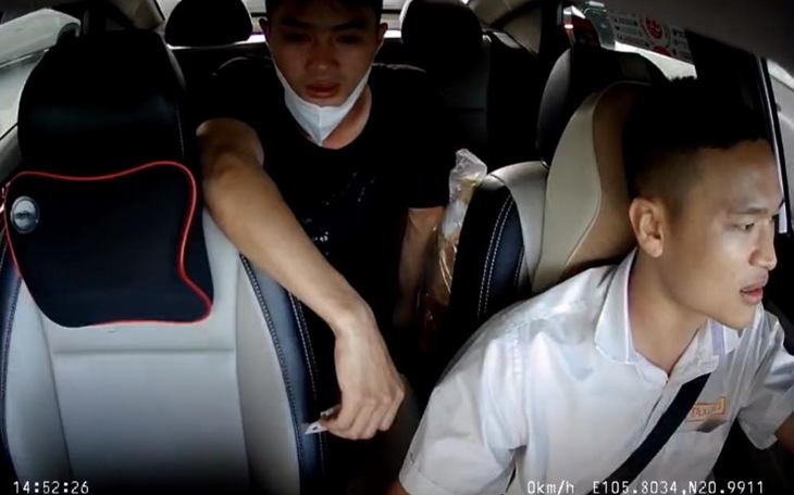 Thanh niên treo ngược trên tàu điện nhận cái kết đắng - Ảnh 3.