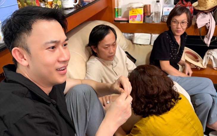 Dàn xe sang nối đuôi tại đám cưới hoa hậu Đỗ Thị Hà 'gây sốt' cả làng   - Ảnh 8.