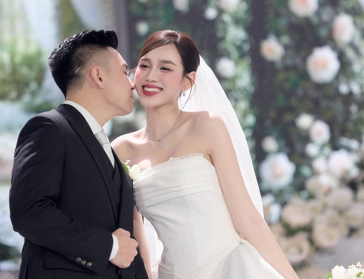 Đám cưới hoa hậu Đỗ Thị Hà và chồng thiếu gia sang chảnh cỡ nào? - Ảnh 1.