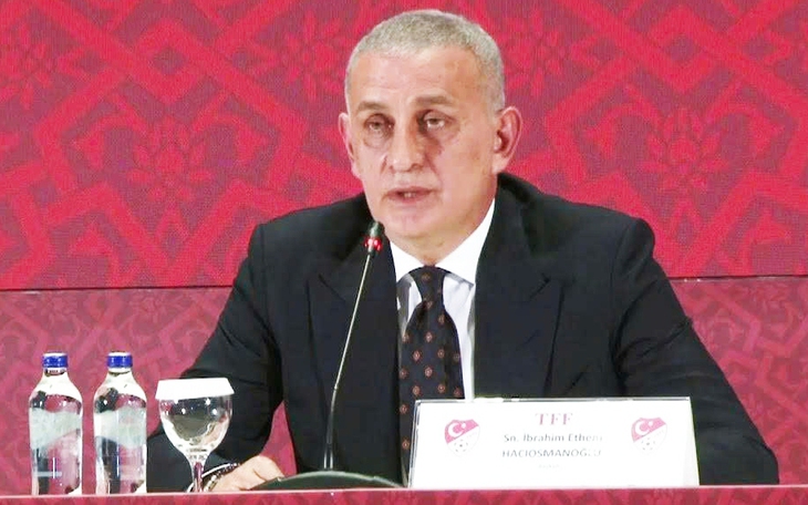 Trọng tài Argentina bị 'treo còi' sau khi rút thẻ đỏ đuổi con trai chủ tịch - Ảnh 2.