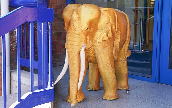 Trọng tài Argentina bị 'treo còi' sau khi rút thẻ đỏ đuổi con trai chủ tịch - Ảnh 3.