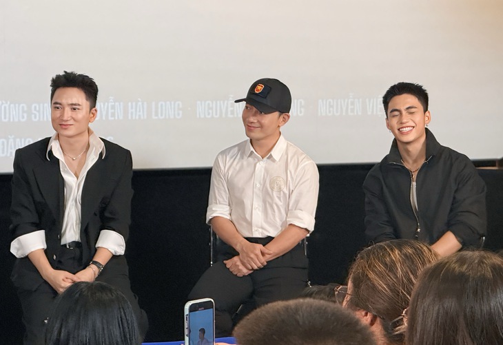 'Chiến sĩ quả cảm' bác tin đồn 'thay nghệ sĩ như thay áo' - Ảnh 1.