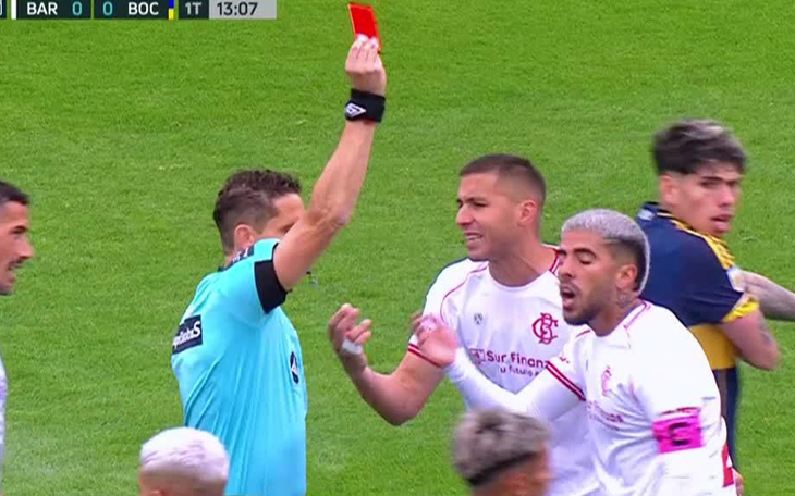 Thủ môn Tottenham bất ngờ giải nghệ ở tuổi 26 để theo đuổi đam mê nhiếp ảnh - Ảnh 3.