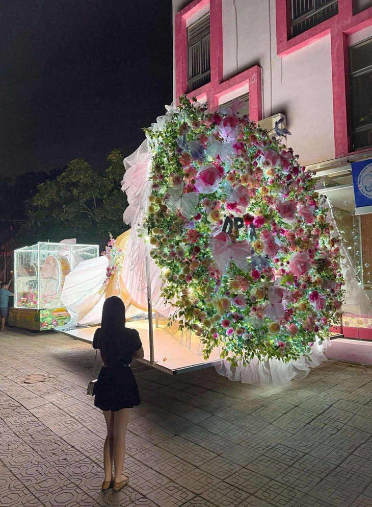 Ảnh vui 4-10: 'Hôm nọ khách hàng đòi thịt tươi hơn?!' - Ảnh 2.