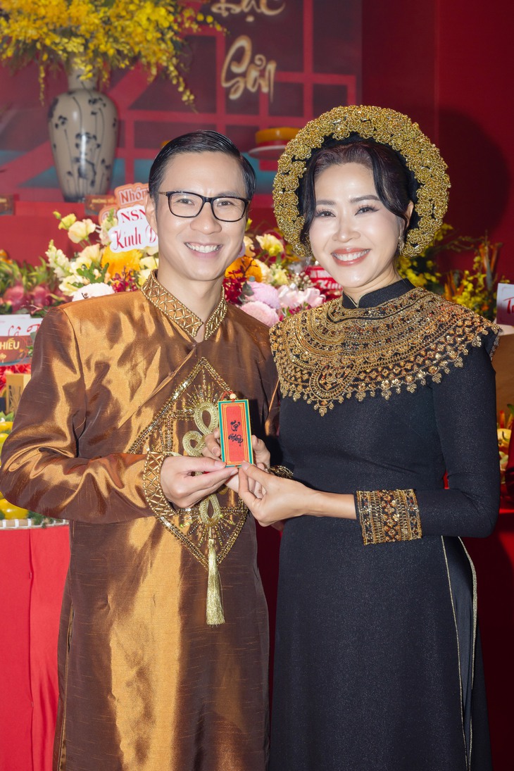 Hơn 200 nghệ sĩ diện áo dài dự giỗ tổ sân khấu 2025 - Ảnh 6.