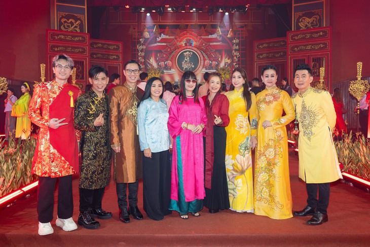 Hơn 200 nghệ sĩ diện áo dài dự giỗ tổ sân khấu 2025 - Ảnh 1.