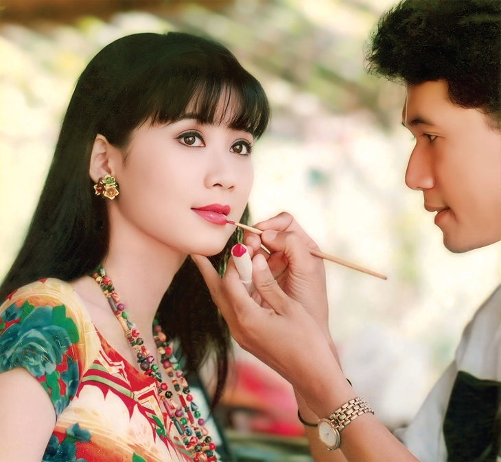 Những 'phù thủy son phấn' của sao - Ảnh 1.