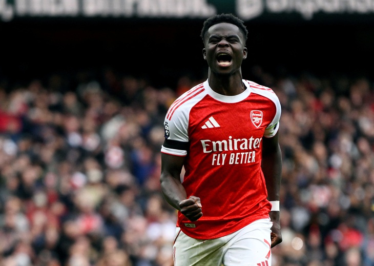 Bukayo Saka của Arsenal lọt top 10 cầu thủ trẻ nhất cán mốc 200 trận Ngoại hạng Anh - Ảnh 1.