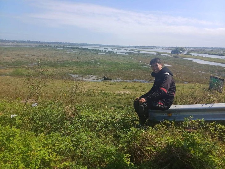 Dân mạng tò mò đổ vào tài khoản Lê Sỹ Tùng - Ảnh 3.