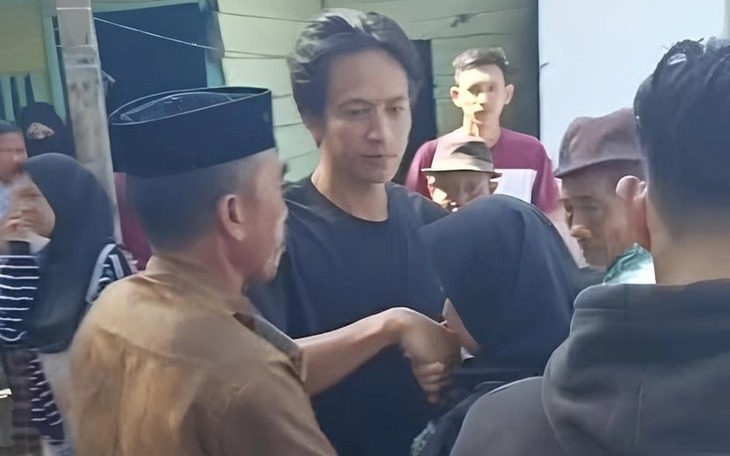 Chú chó vẫn vô sự dù bị xe cán, biết được lý do ai cũng 'cười òa' - Ảnh 4.