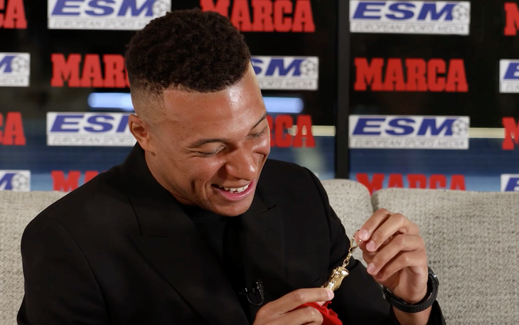 Truyền thông Malaysia sốt ruột vì FIFA cứ - Ảnh 3.